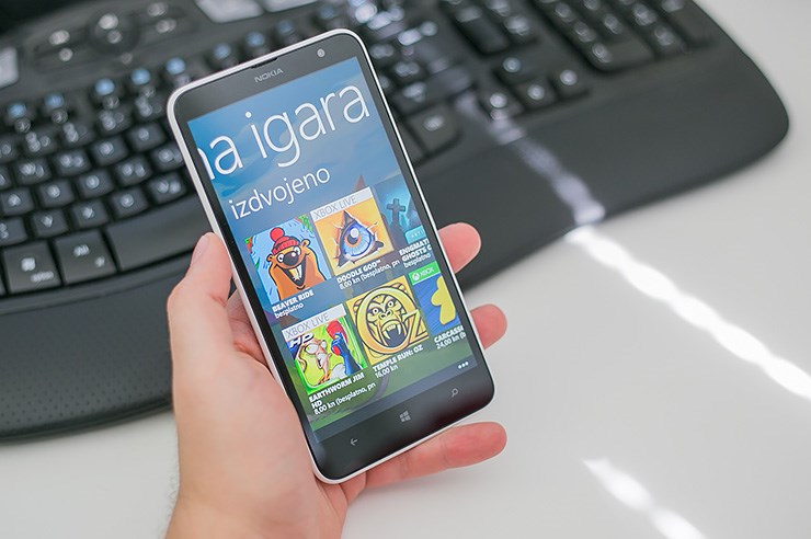 Nokia Lumia 1320 (26).jpg